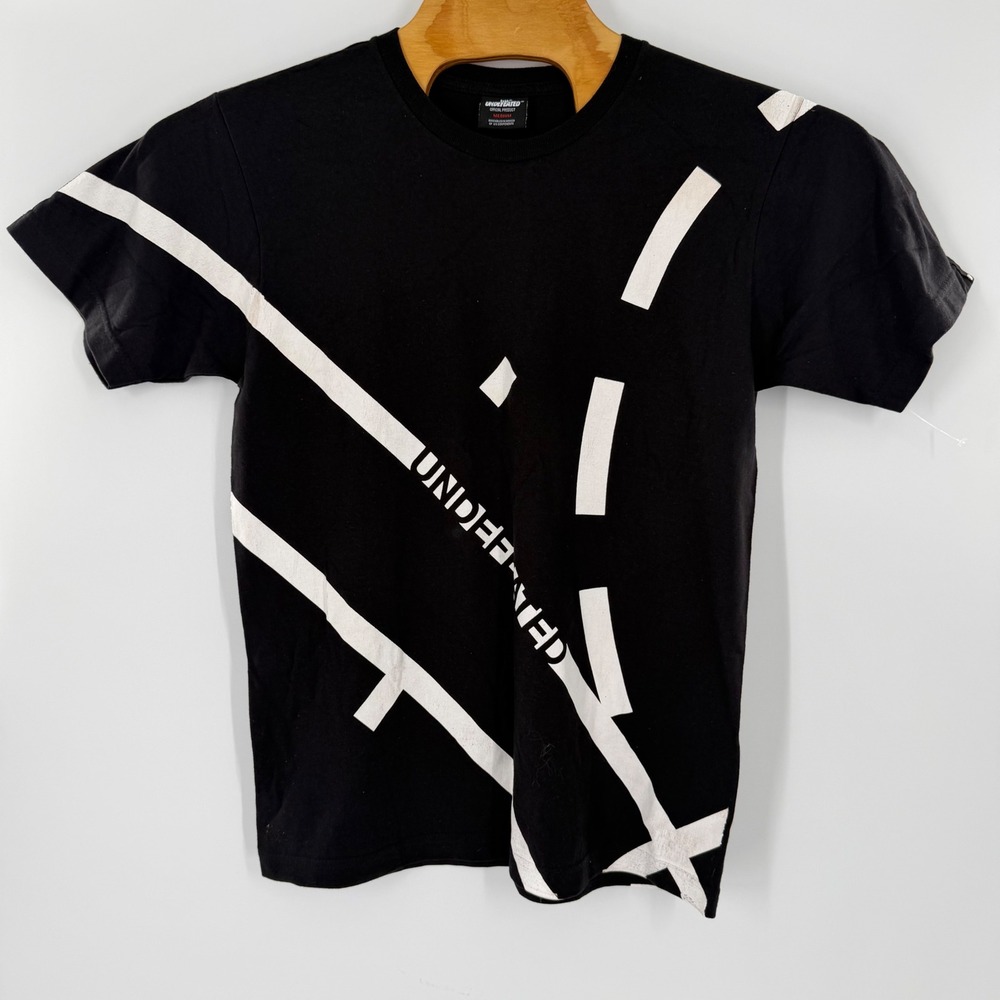 Undefeated Mens Graphic T-Shirt Black White Geometric Streetwear Size Medium